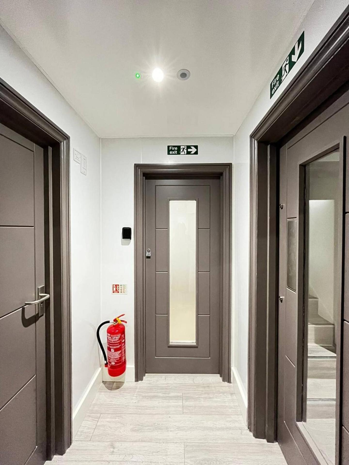 Apt 03 Beachside Beauty Central Studio Steps From Cafes Brighton Bagian luar foto