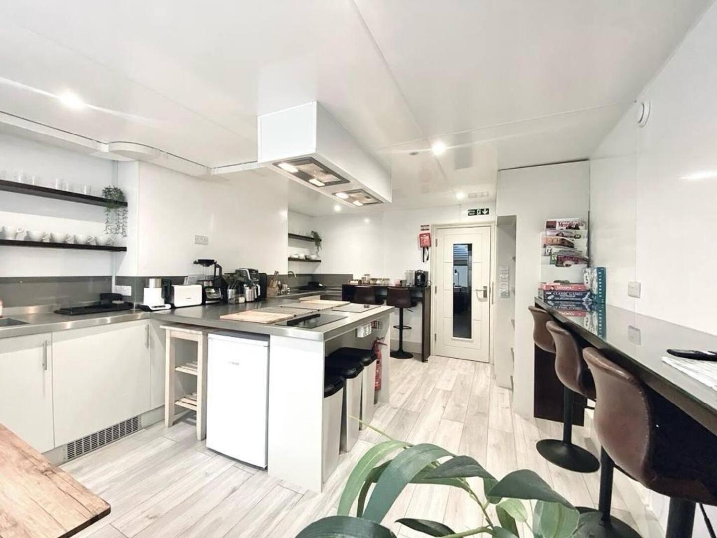 Apt 03 Beachside Beauty Central Studio Steps From Cafes Brighton Bagian luar foto