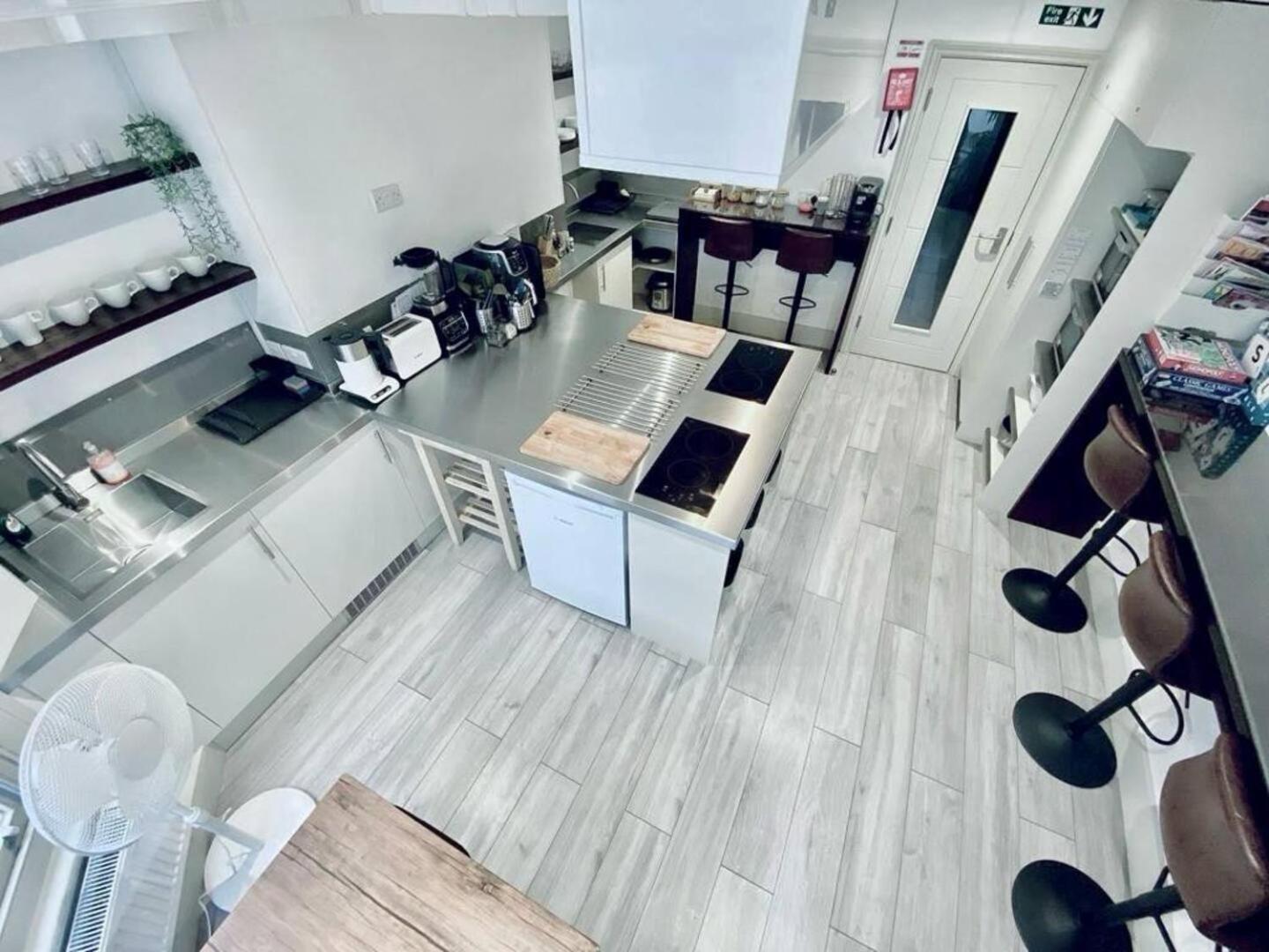 Apt 03 Beachside Beauty Central Studio Steps From Cafes Brighton Bagian luar foto