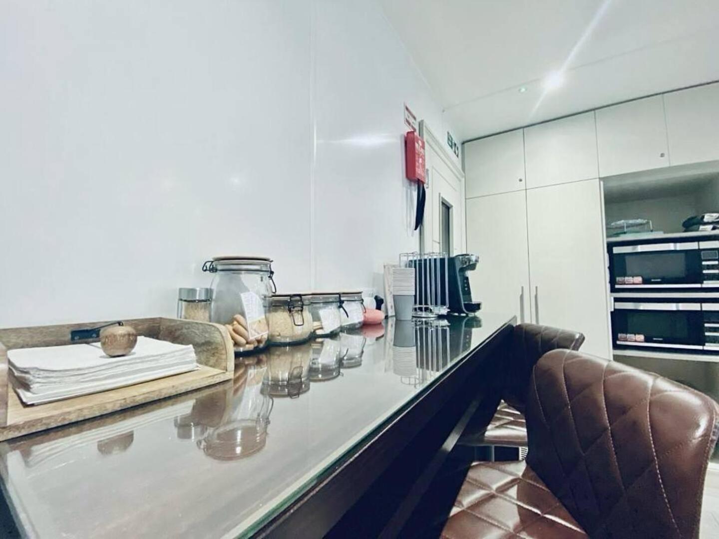 Apt 03 Beachside Beauty Central Studio Steps From Cafes Brighton Bagian luar foto