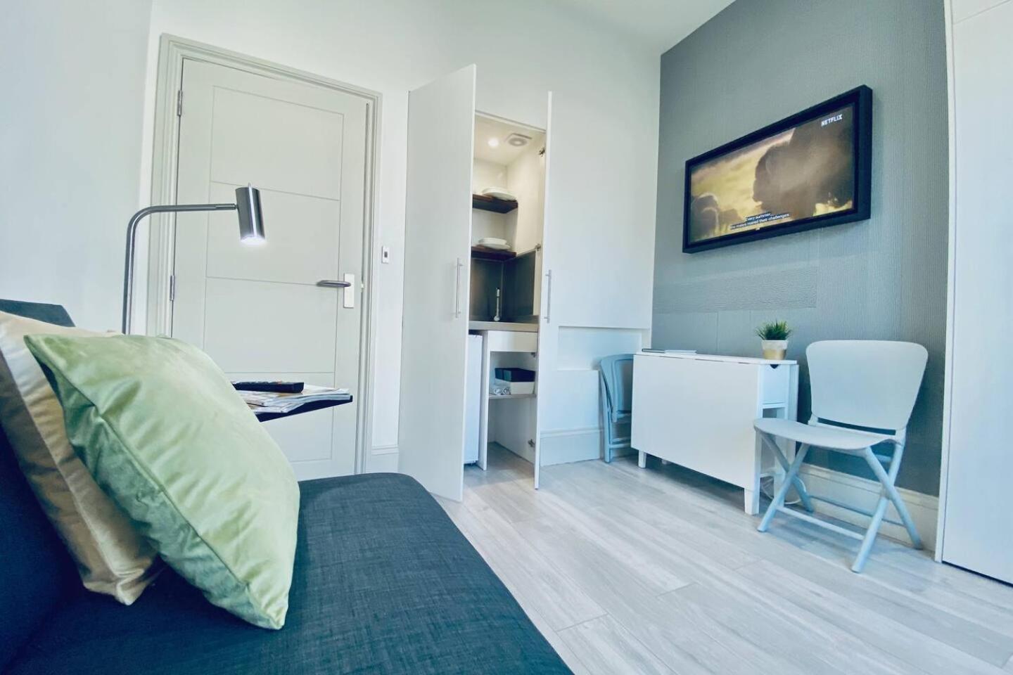 Apt 03 Beachside Beauty Central Studio Steps From Cafes Brighton Bagian luar foto