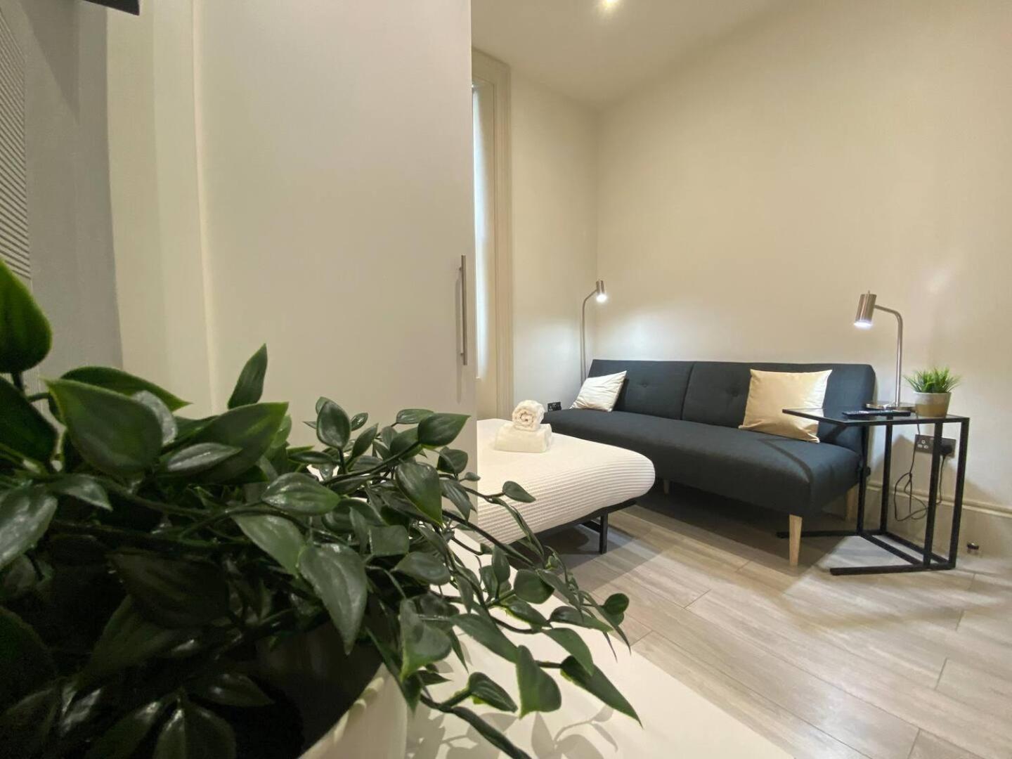 Apt 03 Beachside Beauty Central Studio Steps From Cafes Brighton Bagian luar foto