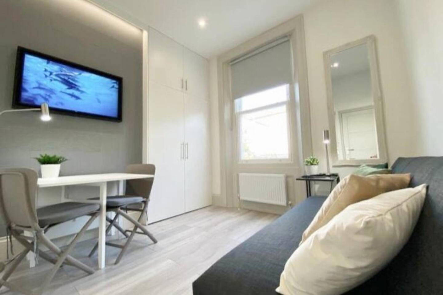Apt 03 Beachside Beauty Central Studio Steps From Cafes Brighton Bagian luar foto