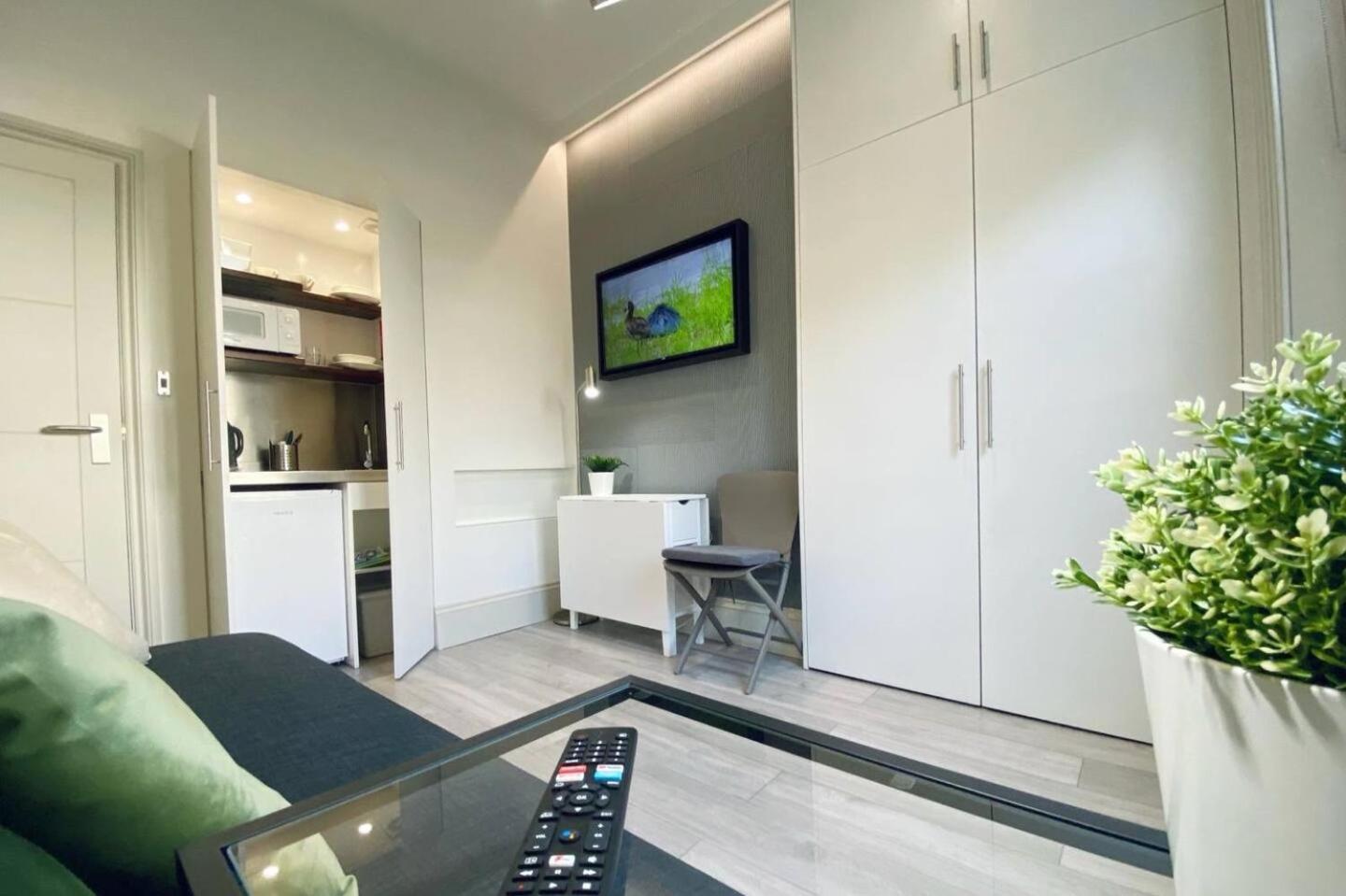 Apt 03 Beachside Beauty Central Studio Steps From Cafes Brighton Bagian luar foto